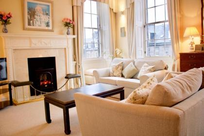 Period Property on Castle Street - image 1