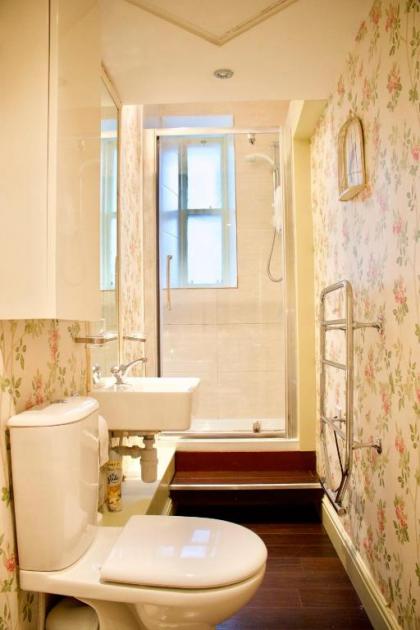 Period Property on Castle Street - image 10