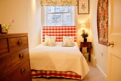 Period Property on Castle Street - image 14
