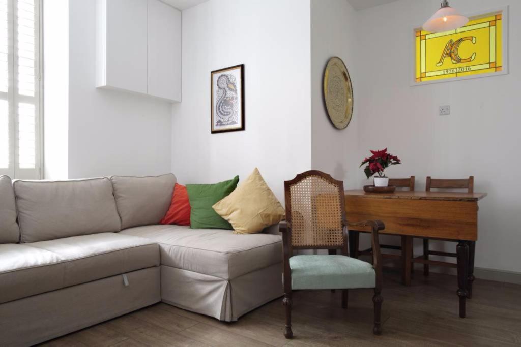 Quiet Ground Floor Mews Flat and parking - image 4