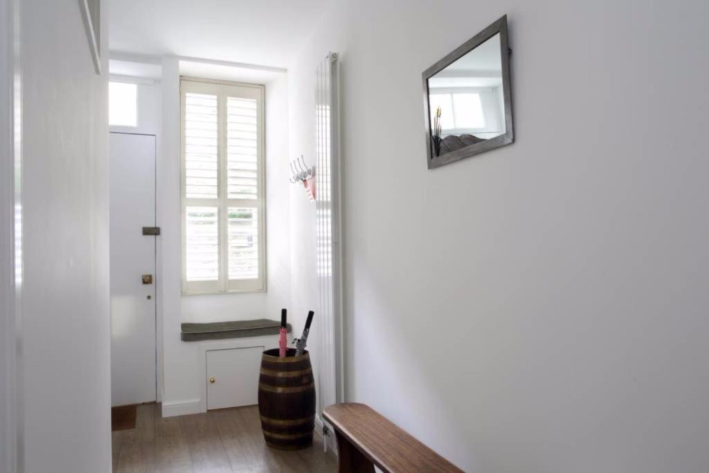 Quiet Ground Floor Mews Flat and parking - image 6