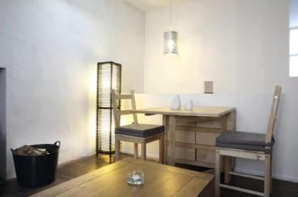 Central Apartment for the Fringe - image 2