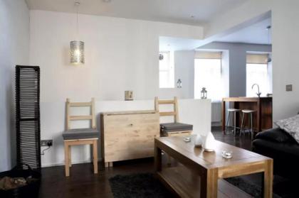 Central Apartment for the Fringe - image 8