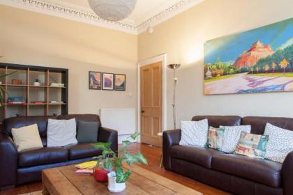 4 Bedroom Apartment Just Off The Meadows Sleeps 10 - image 7