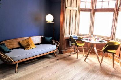 1 Bedroom Cottage 5 Minutes from Haymarket - image 1