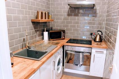 1 Bedroom Cottage 5 Minutes from Haymarket - image 14