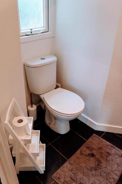 1 Bedroom Cottage 5 Minutes from Haymarket - image 3
