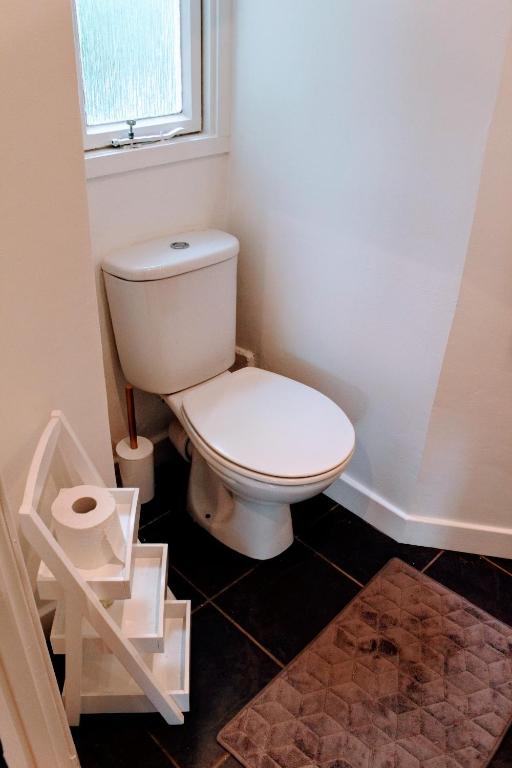 1 Bedroom Cottage 5 Minutes from Haymarket - image 3