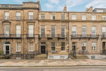 Melville Street Apartment - image 1
