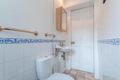 Melville Street Apartment - image 10