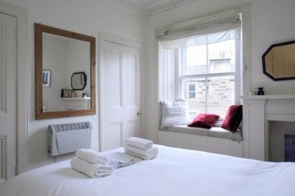 1 Bedroom Apartment in City Centre Sleeps 4-6 - image 4