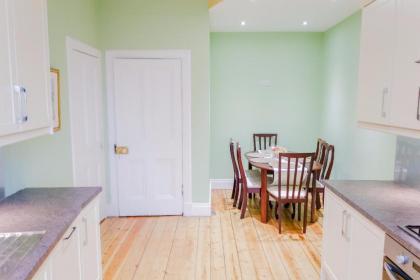 Newly Furnished 2 Bedroom Apartment on Leith Walk - image 11
