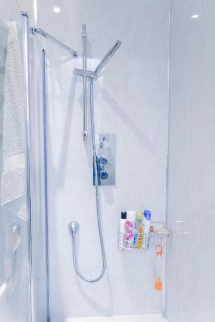 Newly Furnished 2 Bedroom Apartment on Leith Walk - image 13