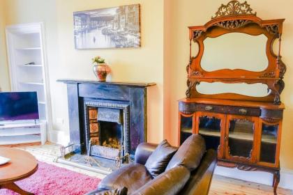 Newly Furnished 2 Bedroom Apartment on Leith Walk - image 8