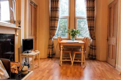 Cosy and Modern Apartment in Central Edinburgh - image 12