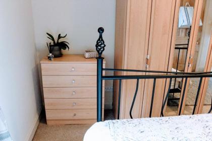 Cosy and Modern Apartment in Central Edinburgh - image 9