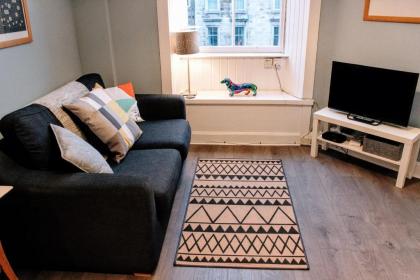 1 Bedroom Apartment in Edinburgh's New Town Sleeps 2 - image 10