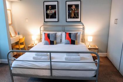 1 Bedroom Apartment in Edinburgh's New Town Sleeps 2 - image 16