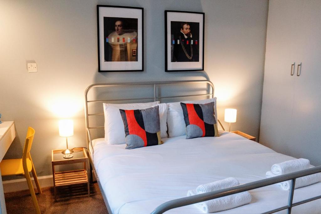 1 Bedroom Apartment in Edinburgh's New Town Sleeps 2 - image 4