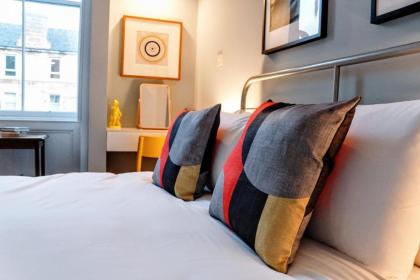 1 Bedroom Apartment in Edinburgh's New Town Sleeps 2 - image 6