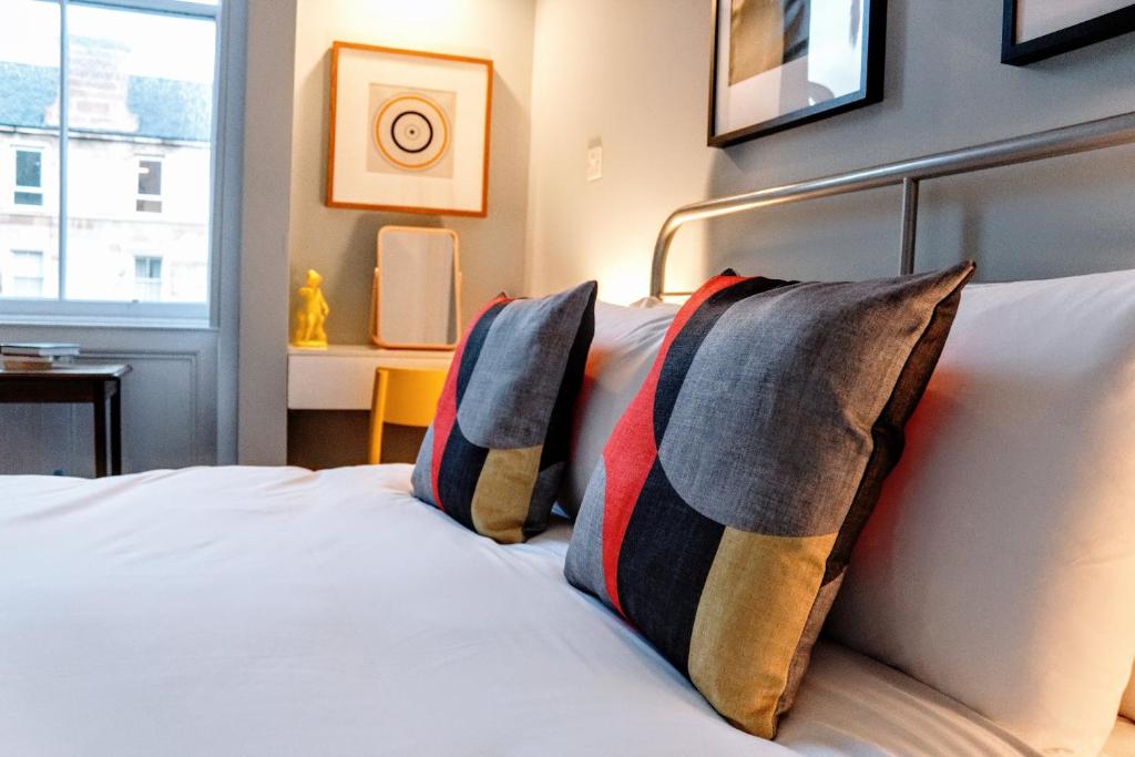 1 Bedroom Apartment in Edinburgh's New Town Sleeps 2 - image 6