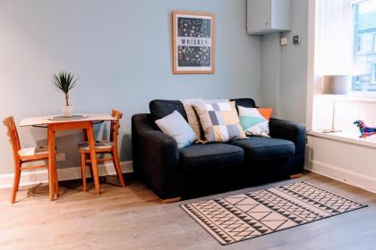 1 Bedroom Apartment in Edinburgh's New Town Sleeps 2 - image 7
