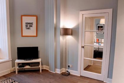 1 Bedroom Apartment in Edinburgh's New Town Sleeps 2 - image 8