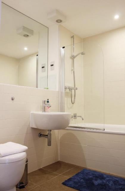 2 Bedroom Apartment with Free Parking Sleeps 4 - image 15