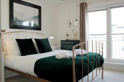 2 Bedroom Apartment with Free Parking Sleeps 4 - image 16