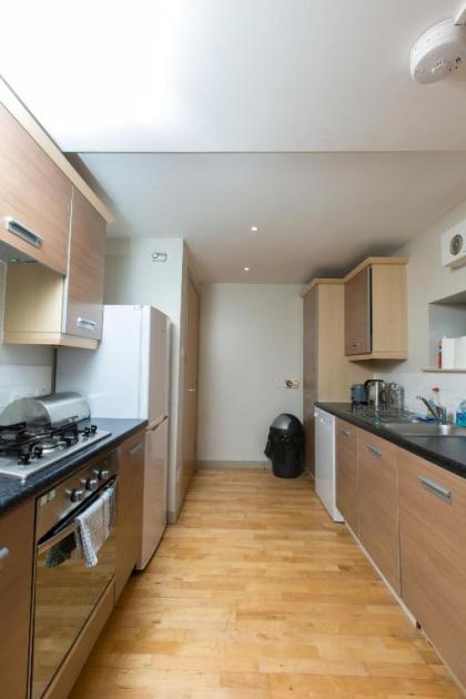 Royal Mile 2 Bedroom Apartment - image 15