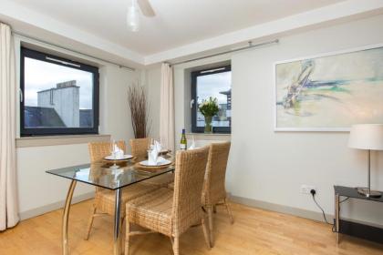 Royal Mile 2 Bedroom Apartment - image 18