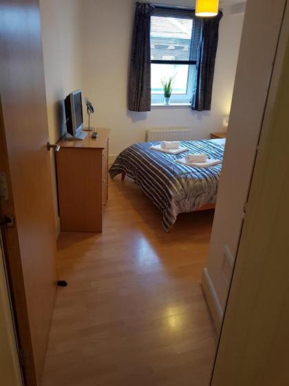 Executive Open Plan Apartment Leith - image 10
