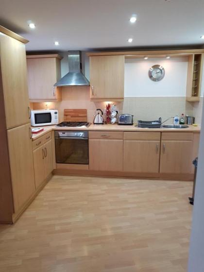 Executive Open Plan Apartment Leith - image 11