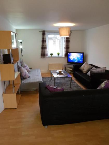 Executive Open Plan Apartment Leith - image 12