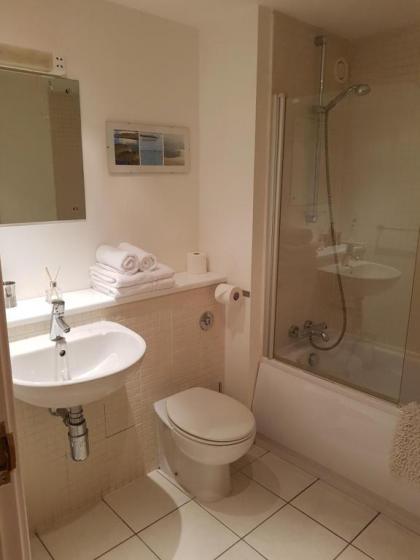 Executive Open Plan Apartment Leith - image 13