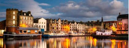 Executive Open Plan Apartment Leith - image 16