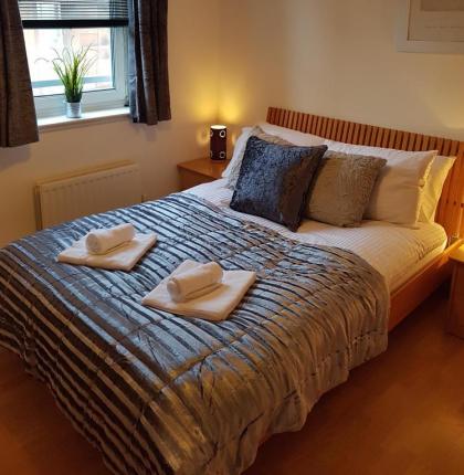 Executive Open Plan Apartment Leith - image 2