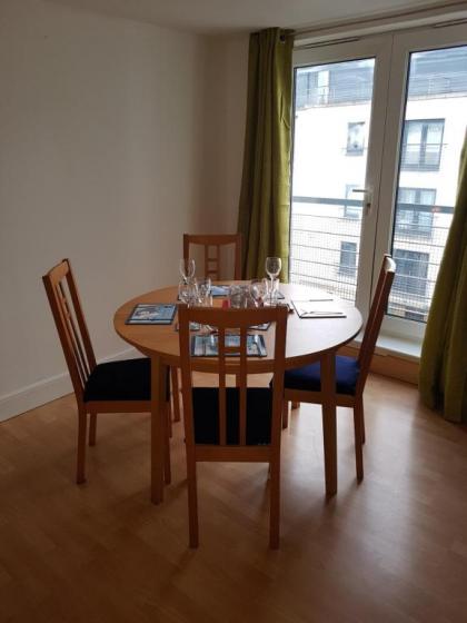 Executive Open Plan Apartment Leith - image 7