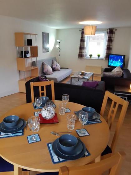 Executive Open Plan Apartment Leith - image 8
