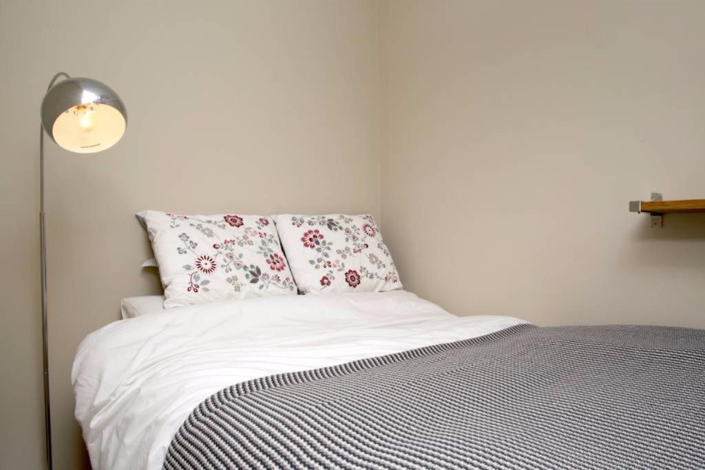 Central New Town Flat 10 mins from Princes Street Sleeps 2 - image 2