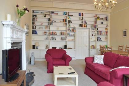Traditional Georgian Flat in New Town - image 11