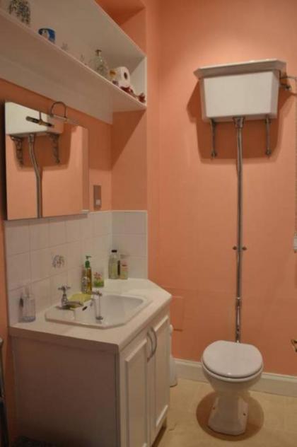 Traditional Georgian Flat in New Town - image 15