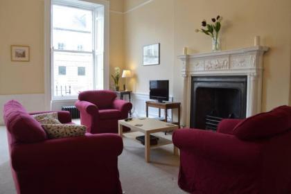 Traditional Georgian Flat in New Town - image 17
