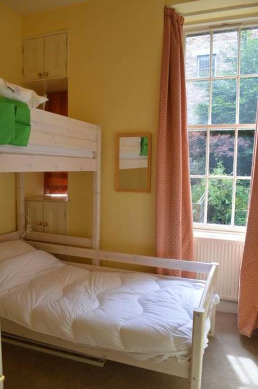 Traditional Georgian Flat in New Town - image 2