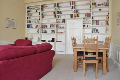 Traditional Georgian Flat in New Town - image 3