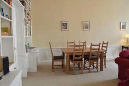 Traditional Georgian Flat in New Town - image 6