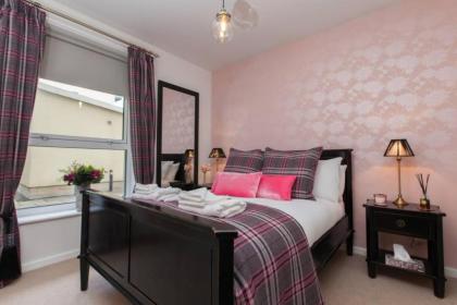 2 Bedroom Flat in Holyrood Area Accommodates 6 - image 10