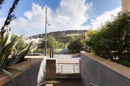 2 Bedroom Flat in Holyrood Area Accommodates 6 - image 11