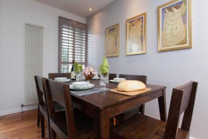 2 Bedroom Flat in Holyrood Area Accommodates 6 - image 13