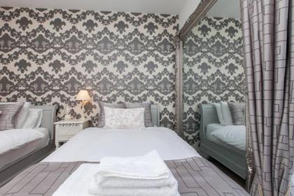 2 Bedroom Flat in Holyrood Area Accommodates 6 - image 3